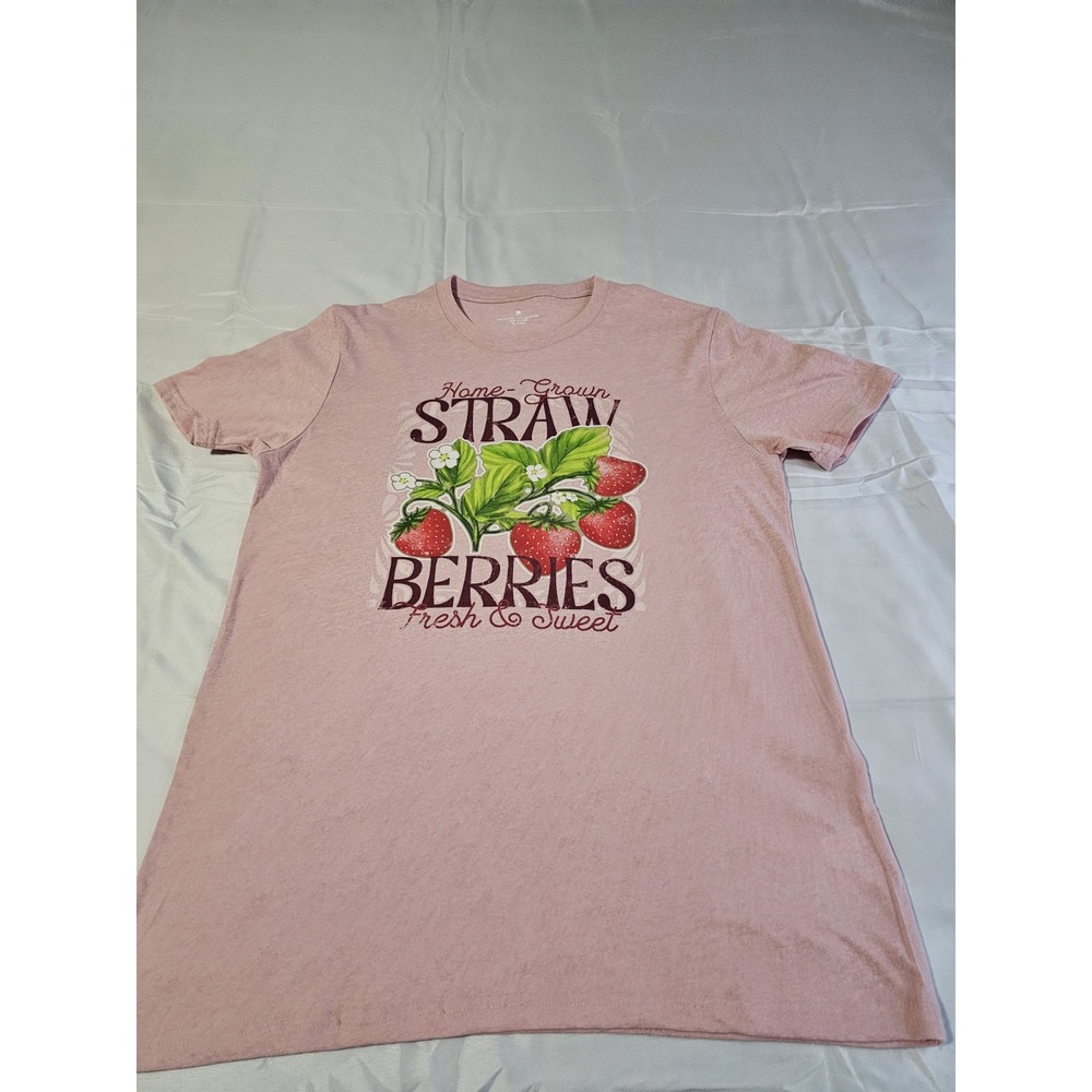 Pink Graphic T-shirt Features a "Home-Grown Strawberries Size M